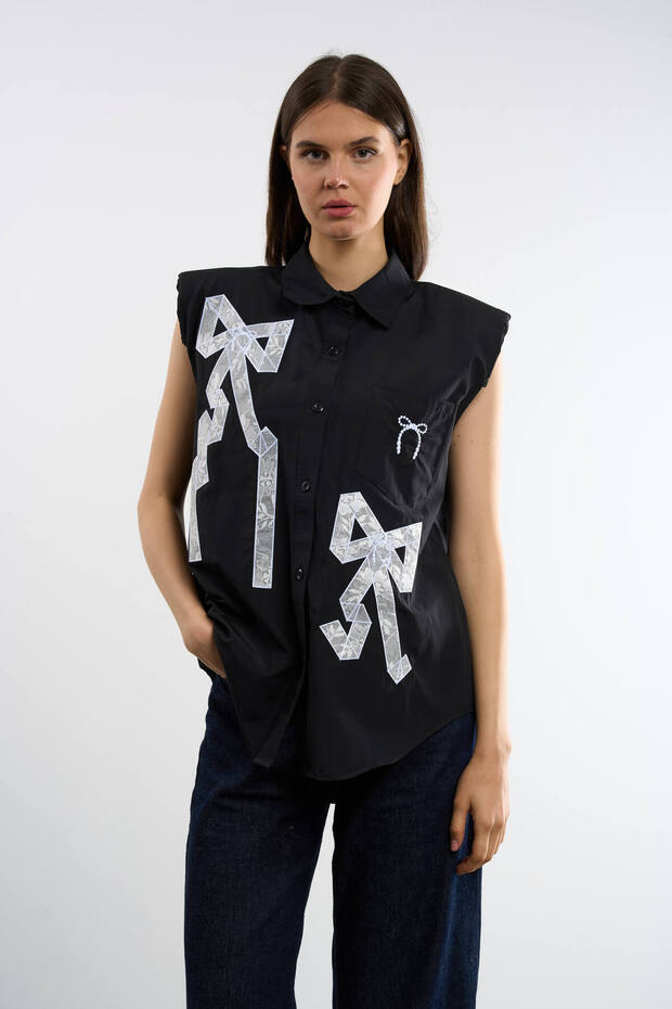 قميص بدون أكمام مطبوع عليه فيونك - 1