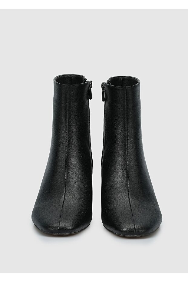 Siyah Kadın Bot - 3