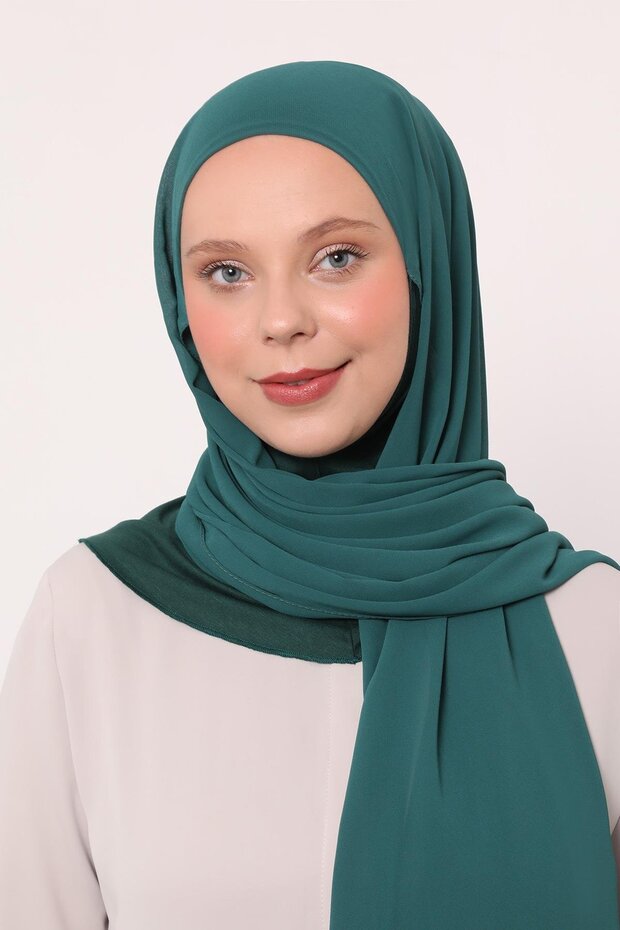 شال شيفون كبير باللون الأخضر الزمردي