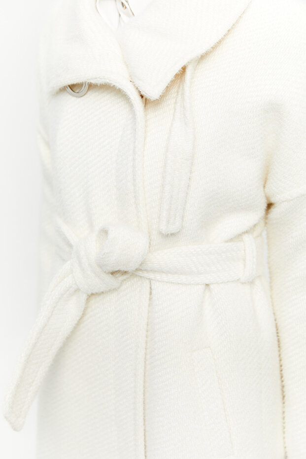 Mendil Yakalı Düğmeli Manto - 4