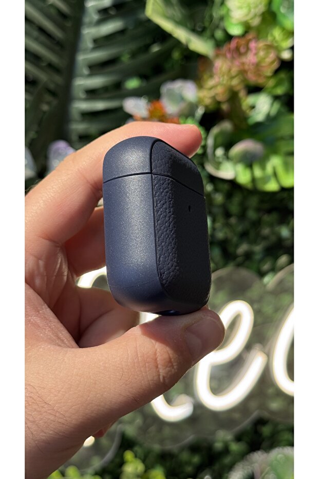 AirPods 1-2. Generation-Compatible Leather Case with Strap Attachment - 4