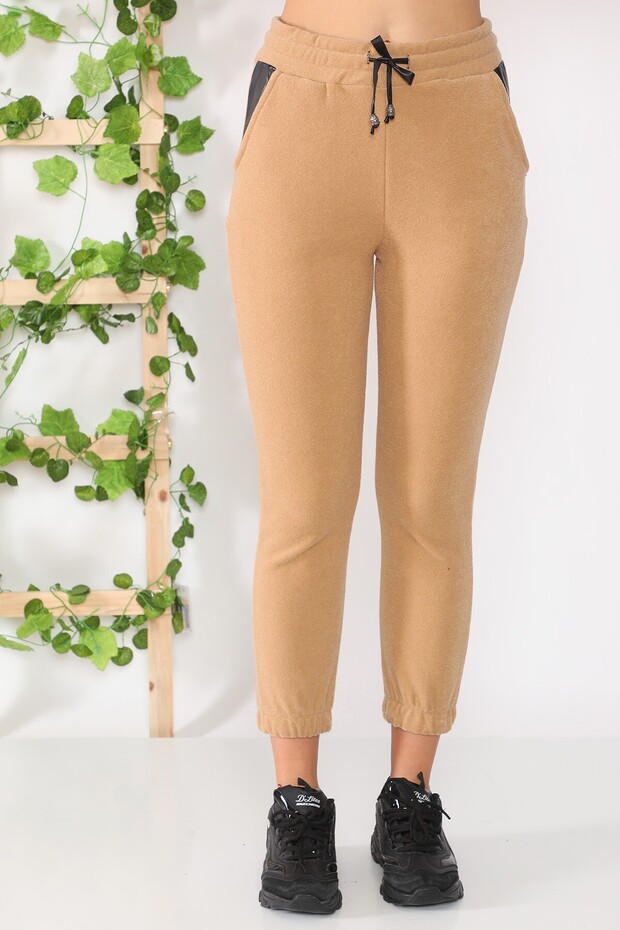 Fleece Soft Sweatpants with Leather Detail on the Pockets