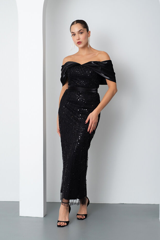 Women's Black Slim Fit Boat Neck Midi Beaded Evening Dress