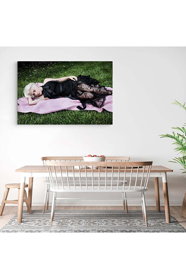 Lady Gaga singer, code 2271 - 7