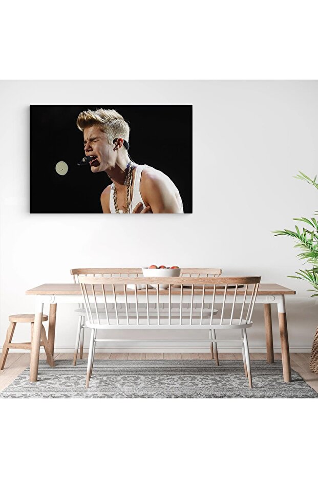 Justin Bieber singer, code 2331 - 7