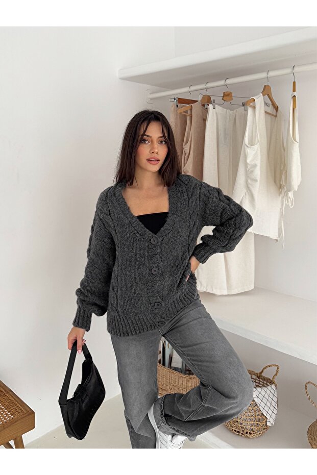 كارديجان ناعم للغاية بأربعة أزرار وياقة على شكل حرف V - 6