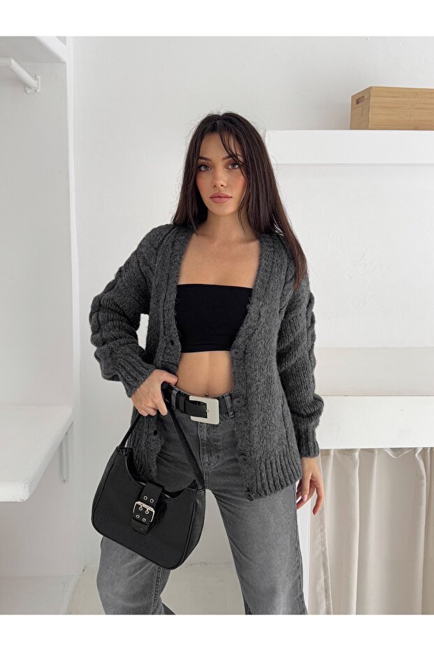 كارديجان ناعم للغاية بأربعة أزرار وياقة على شكل حرف V - 7