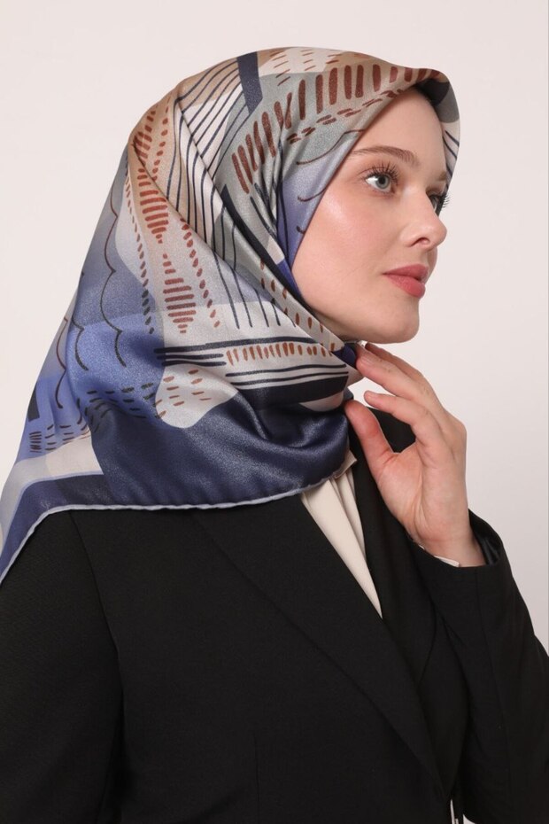 وشاح كريستالي لامع بنمط مخطط - 1