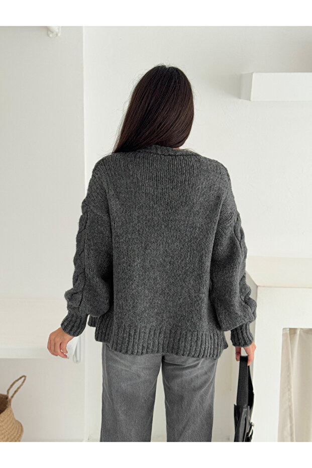 كارديجان ناعم للغاية بأربعة أزرار وياقة على شكل حرف V - 4