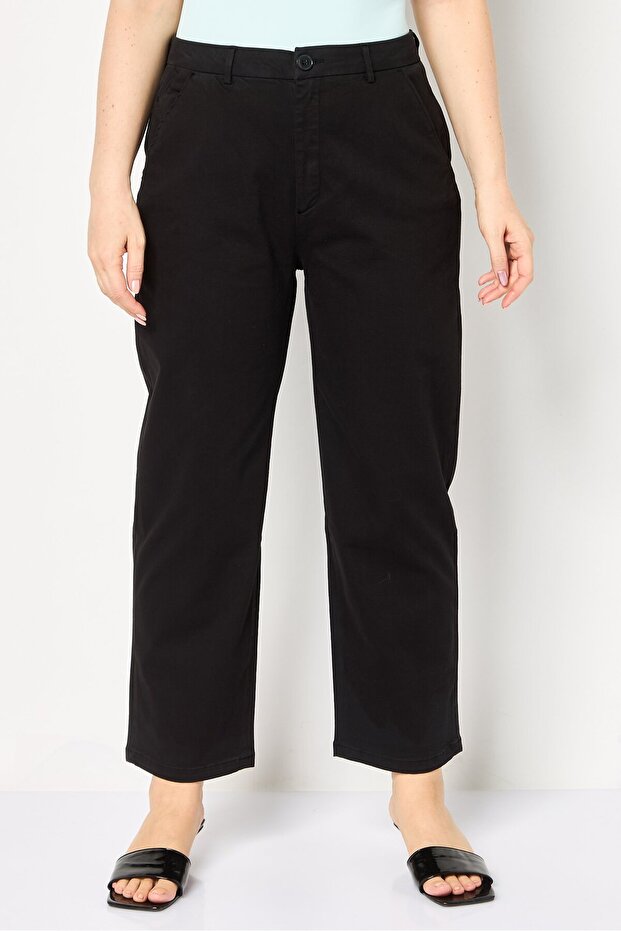 Women Cropped Fit Solid Chino Pants, Black