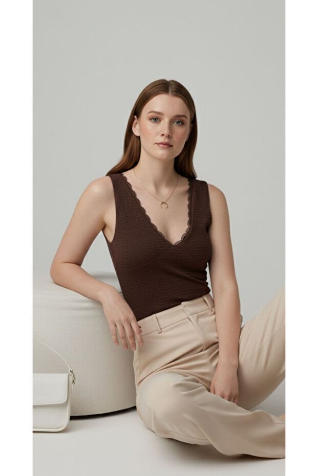 V Yaka Dantel Detaylı Örme Bluz - 2