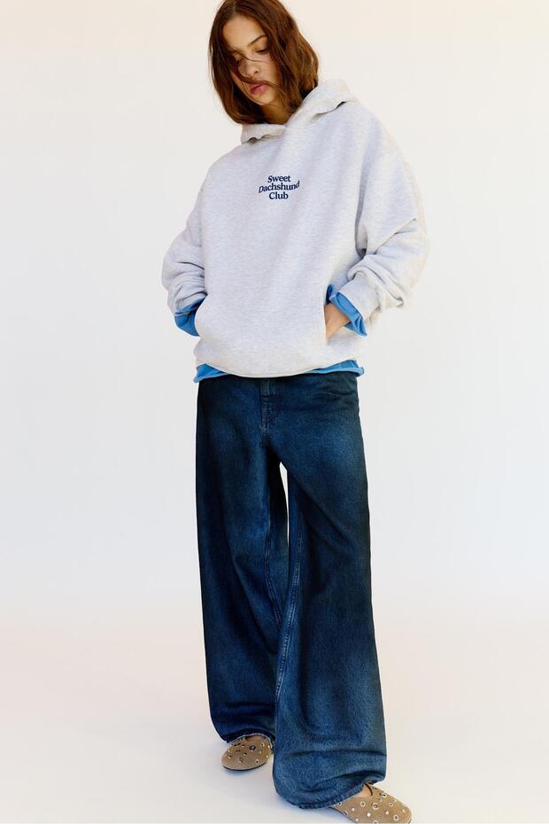 Köpek grafikli kapüşonlu sweatshirt - 1