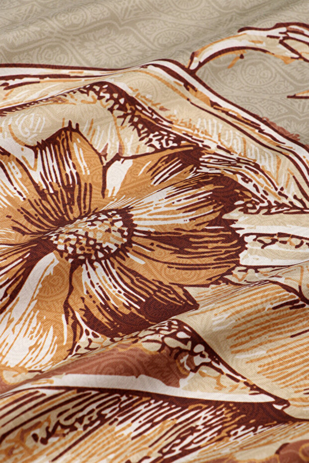 وشاح حريري منقوش باللون البيج من ديريا - 4