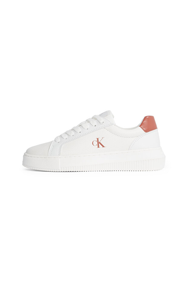 أحذية رياضية نسائية