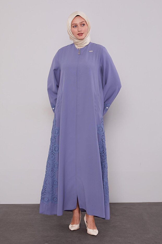 فستان فيراسي مزين بالدانتيل مع جيوب من فليتو