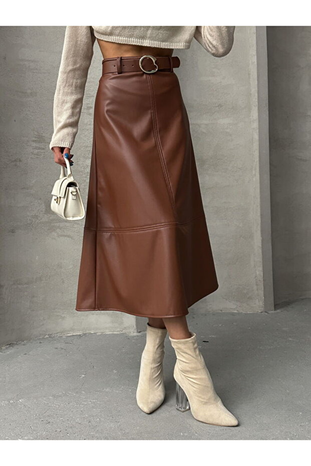 تنورة جلدية متوسطة الطول بحزام - 4