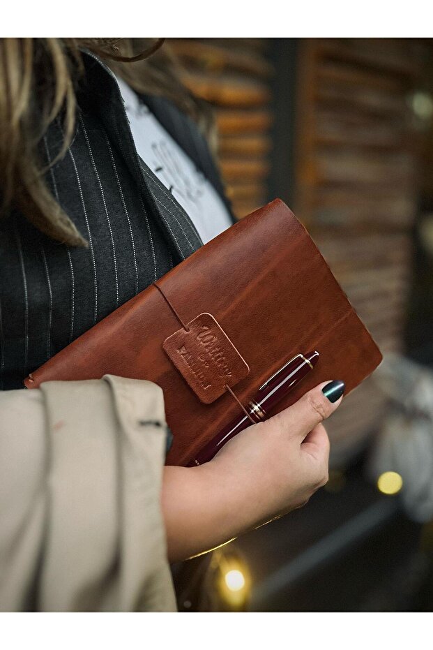 غطاء دفتر جلدي من الجلد الطبيعي بحجم عادي من Aegean Leather باللون البني