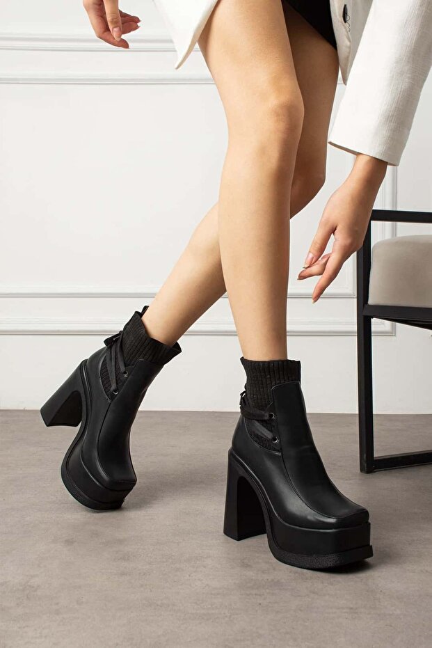Daphne Siyah Dolgu Topuklu Bot - 1
