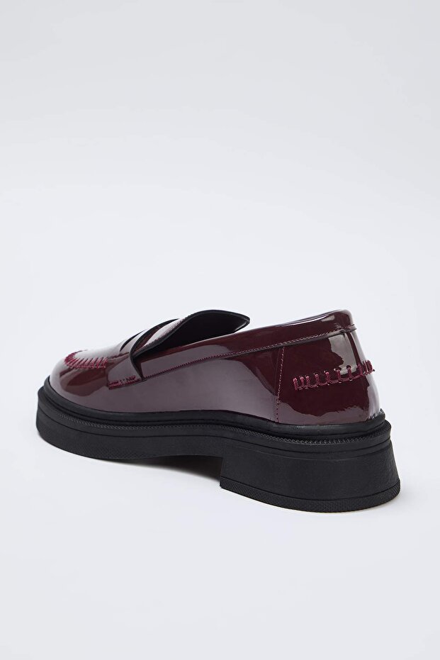 Kahverengi Rugan Dikiş Detaylı Kadın Loafer Ayakkabı TAKAW26LA00006 - 6