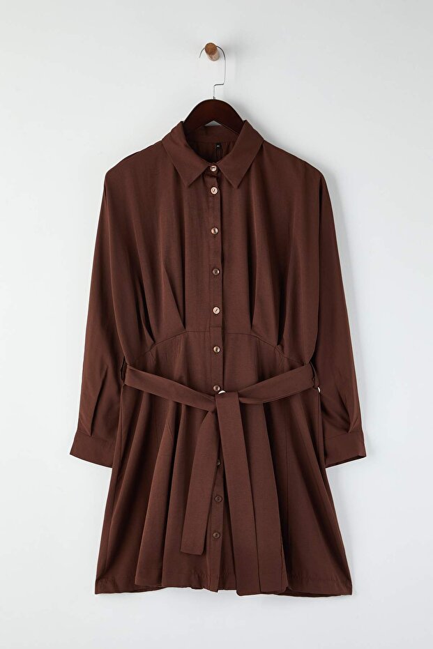 Hnedé mini košeľové šaty s tkaným opaskom veľkej veľkosti TBBAW26AH00046 - 5