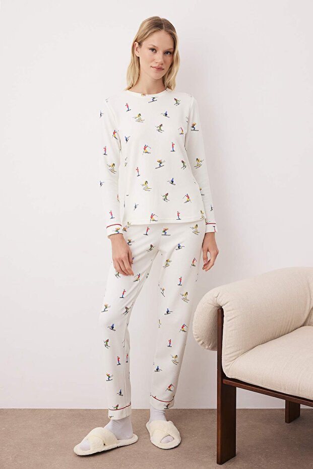 Beyaz Kış/Kayak Desenli Biyeli Yumuşak Kışlık Waffle Örme Pijama Takımı THMAW26PT00208 - 2