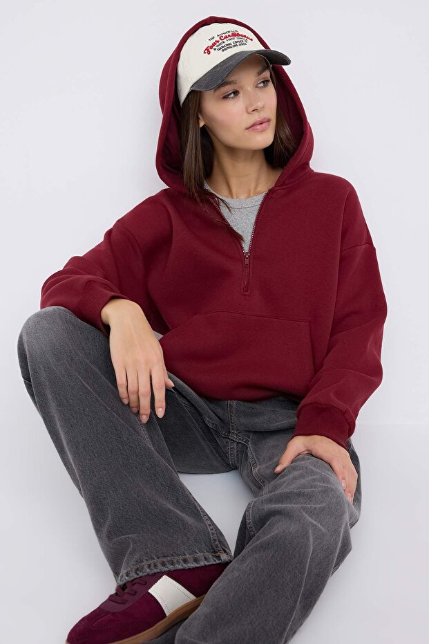 Teen Bordo Kapüşonlu Kalın İçi Polarlı Yarım Pat Fermuarlı Cepli Örme Sweatshirt TWOAW26SW00160 - 2