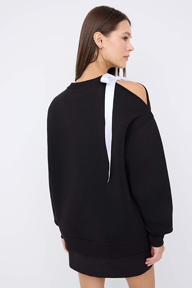 Teen Siyah Açık Omuzlu Slogan Nakışlı Kalın İçi Polarlı Örme Sweatshirt TWOAW26SW00139 - 4