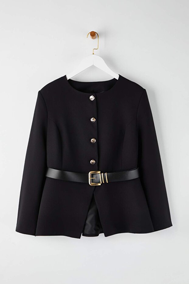 Czarna kurtka w dużym rozmiarze z paskiem i złotymi guzikami TBBAW26AG00030 - 5