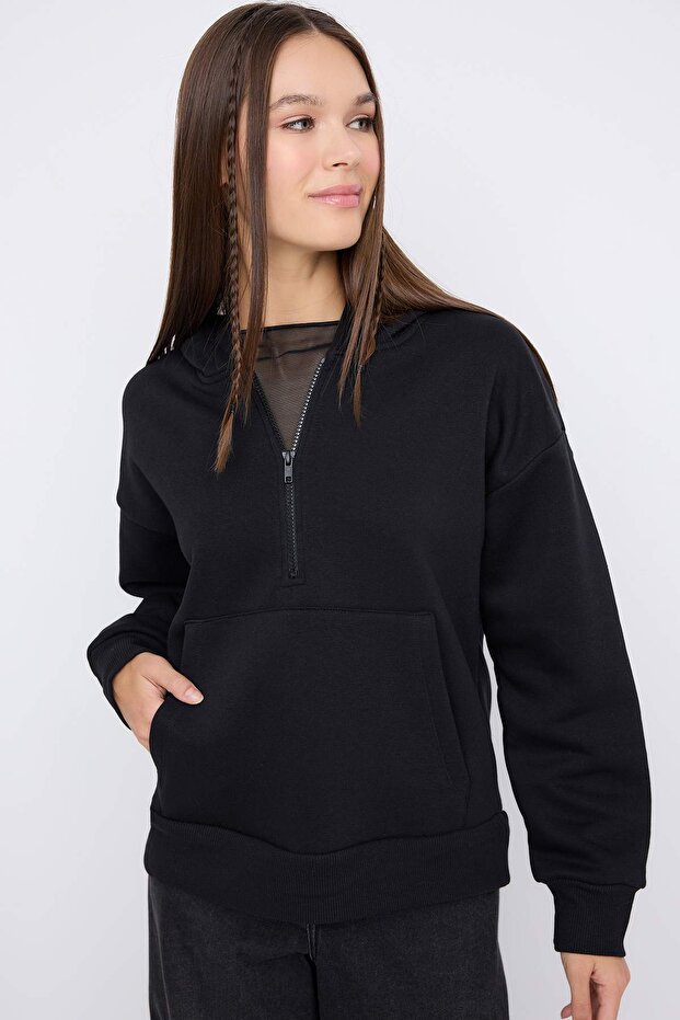 Teen Siyah Kapüşonlu Kalın İçi Polarlı Yarım Pat Fermuarlı Cepli Örme Sweatshirt TWOAW26SW00160 - 2