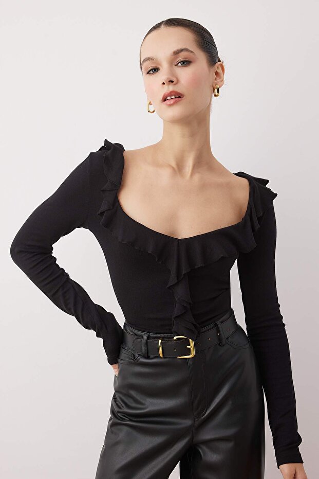 Siyah Fırfırlı Fitted/Vücuda Oturan Örme Bluz TWOAW26BZ00287 - 2