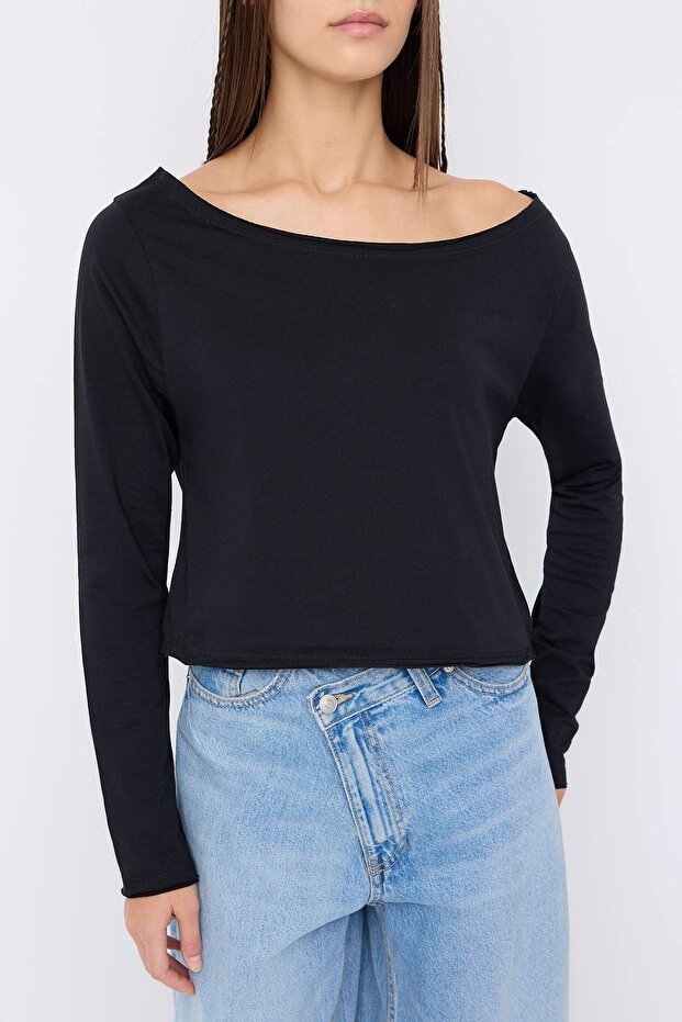 Siyah-Beyaz %100 Pamuk Asimetrik Kayık Yaka Relaxed/Rahat Kesim Örme T-Shirt TWOAW26TS00016 - 3