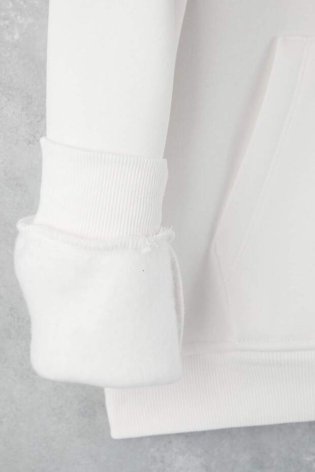 Ekru Oversize/Geniş Kesim Kapüşonlu İçi Polarlı Penguen Nakışlı Sweatshirt TMNAW24SW00018 - 6