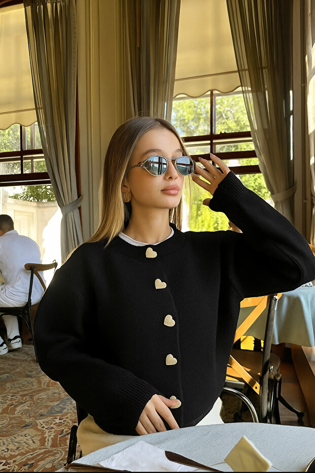 Kalp düğme detaylı triko hırka - 1