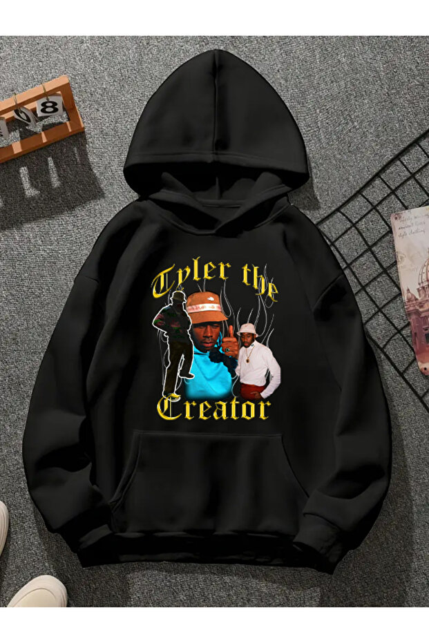سترة سوداء مطبوعة من tyler creator v2