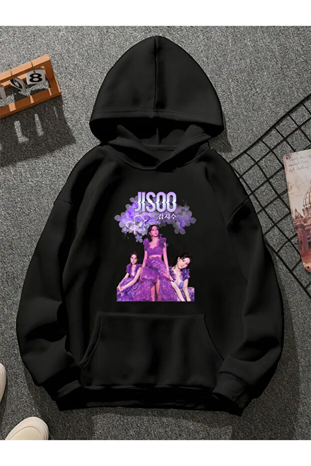 سويت شيرت أسود بقلنسوة مطبوعة من jısoo