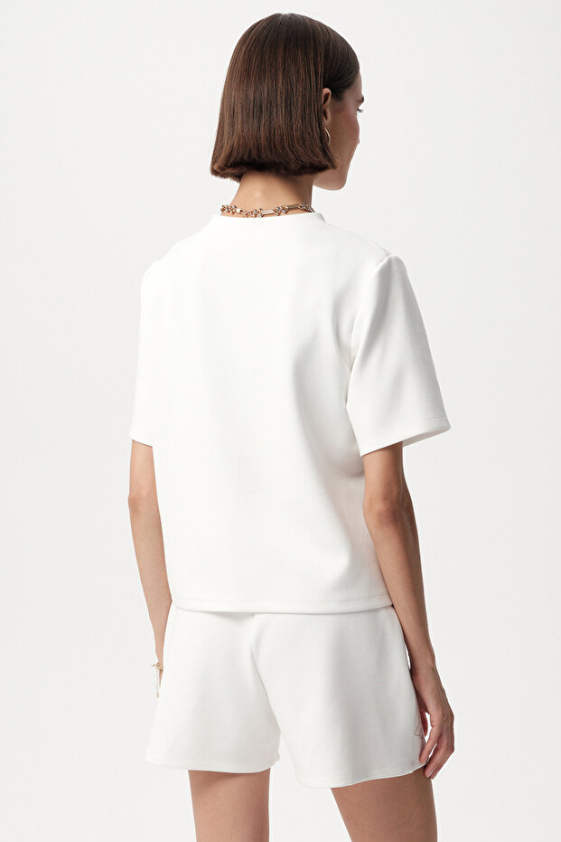 Çiçek Nakışlı Regular Örme Ekru Tişört - 3