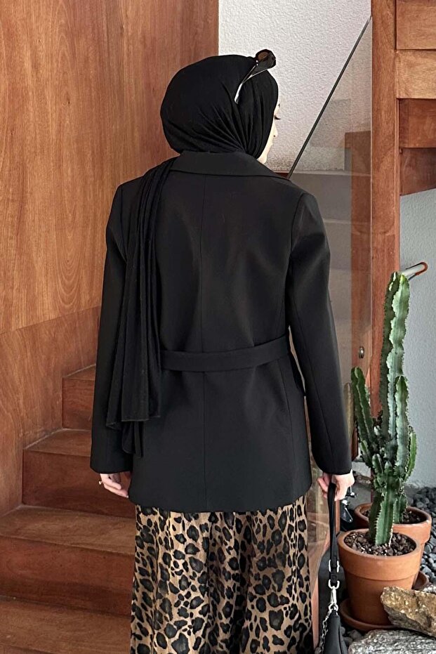 سترة بليزر بحزام أسود - 4