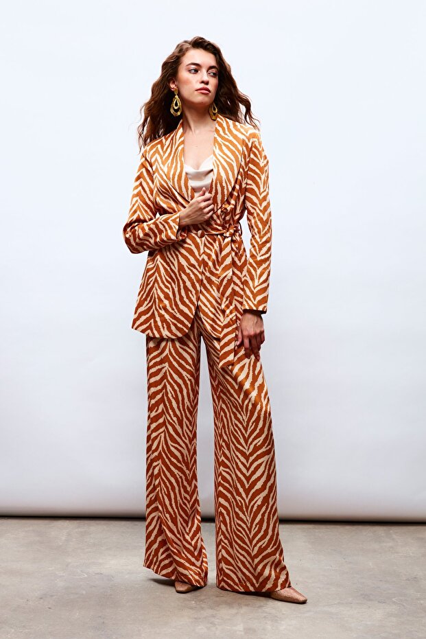 Zebra-gemusterte Satinhose – Kamel - 1