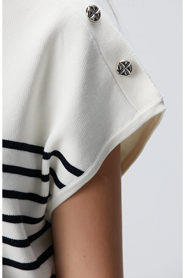 Beyaz Çizgili Kazak - 6