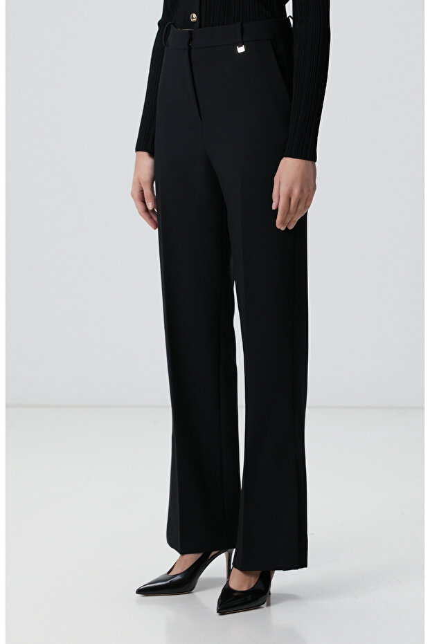 Siyah Paçası Yırtmaçlı Pantolon - 3