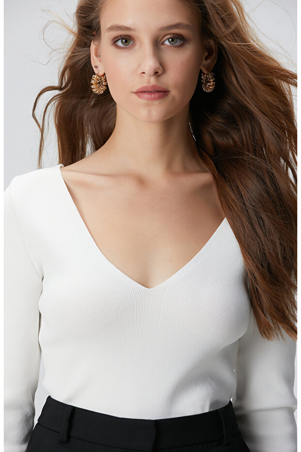 Kırık Beyaz V Yaka Basic Kazak - 2