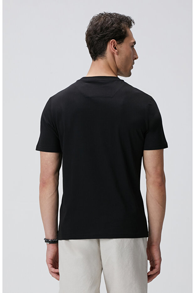 Siyah Nakışlı Örme T-shirt - 5