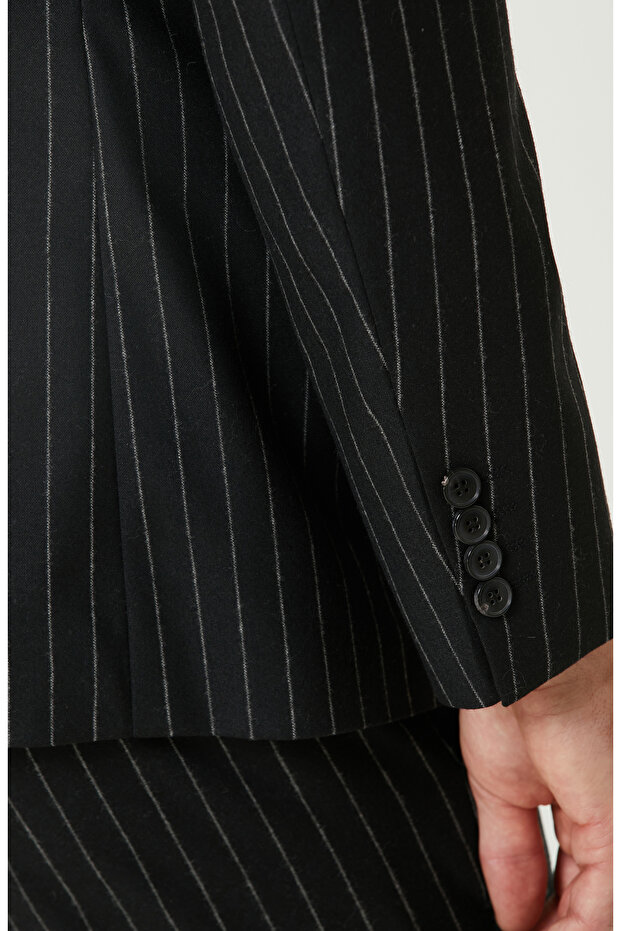 Siyah Çizgili Takım - 7
