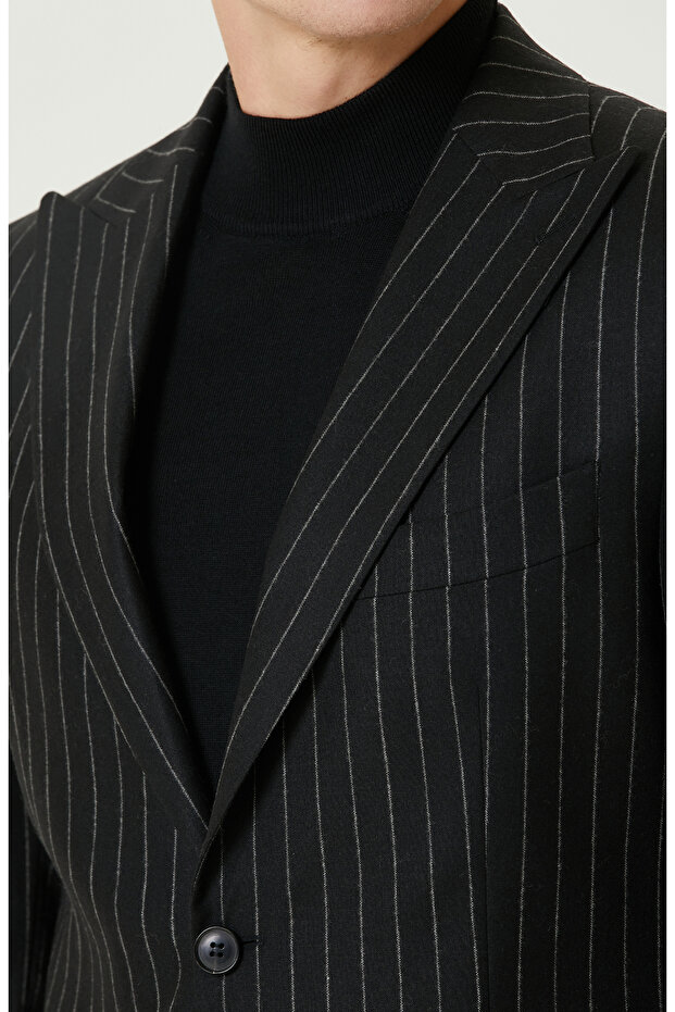 Siyah Çizgili Takım - 6