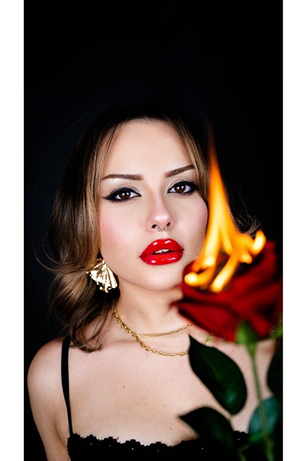 Stylish Lip Gloss - 4