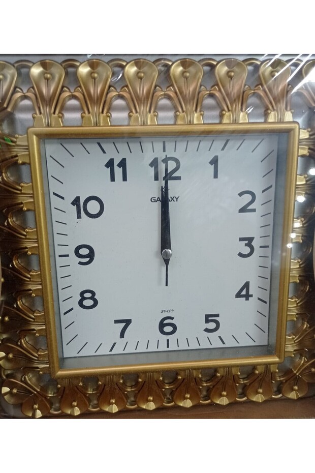ساعة حائط مربعة بإطار ذهبي - 2