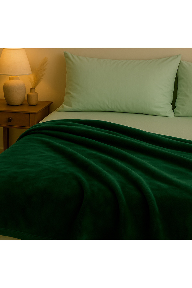 Solid Dark Green Flannel Blanket – Double (200x220 cm) – Soft & Warm