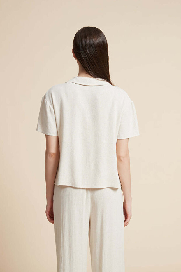 بلوزة سادة بأكمام نصفية وأزرار - 5