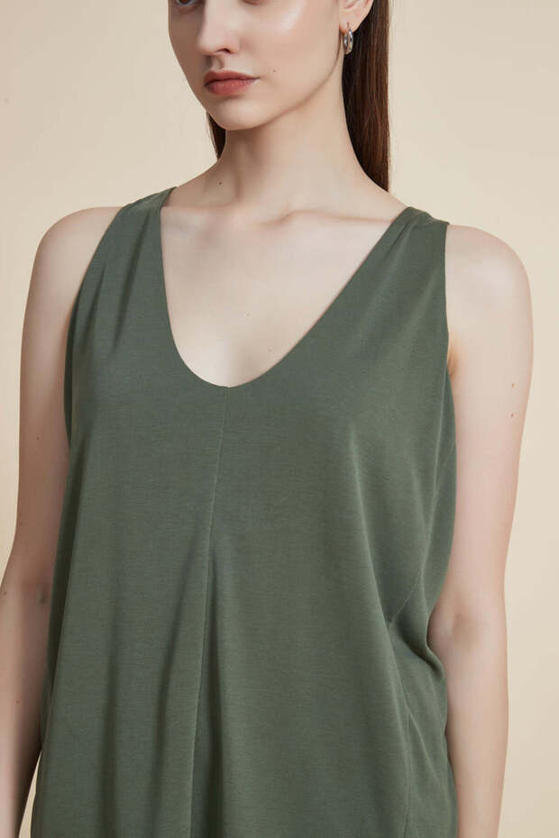 بلوزة سادة برقبة على شكل حرف V - 5