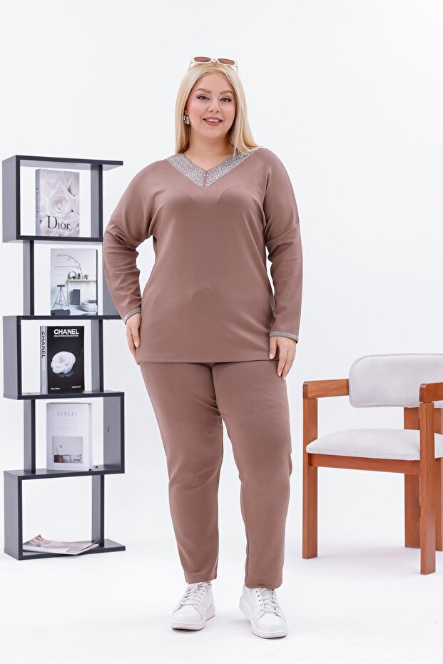 طقم مودال بياقة على شكل حرف V مقاس كبير - 2